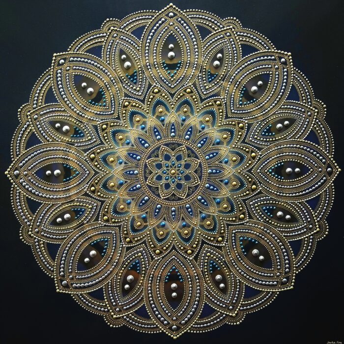 MAGICKÁ MANDALA HOJNOSTI
vytvorená exkluzívne pre luxusné sídlo ✨ 130x130cm 